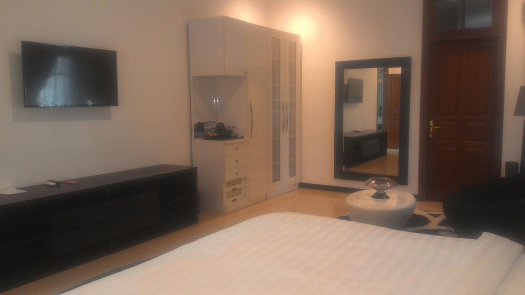 Alsalam Syariah Guesthouse Solo Extérieur photo