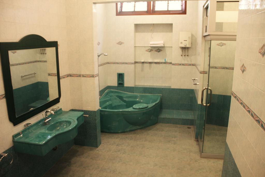 Alsalam Syariah Guesthouse Solo Extérieur photo