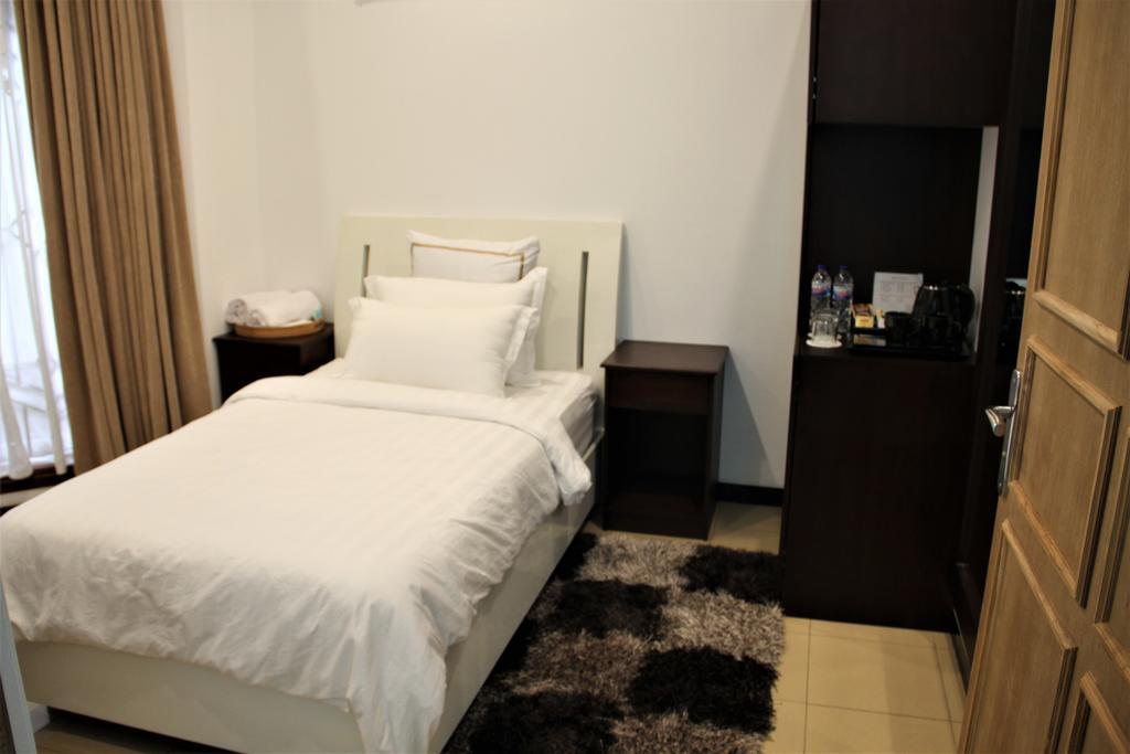 Alsalam Syariah Guesthouse Solo Extérieur photo
