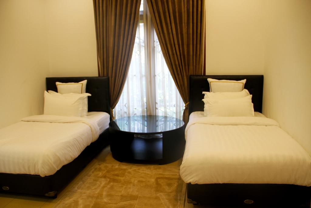 Alsalam Syariah Guesthouse Solo Extérieur photo