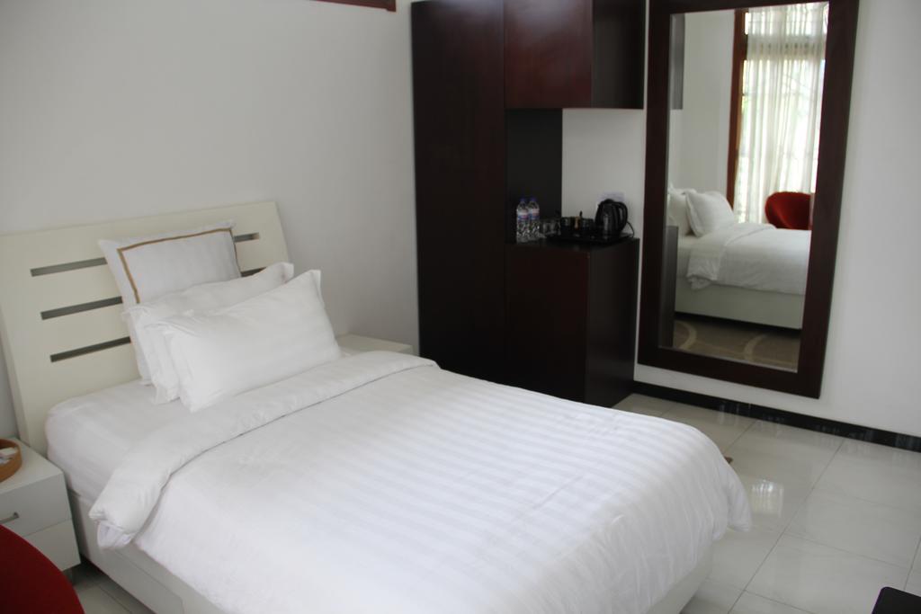 Alsalam Syariah Guesthouse Solo Extérieur photo
