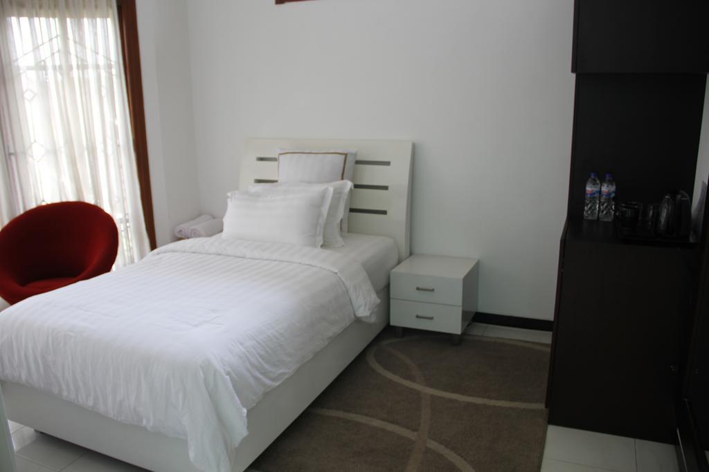 Alsalam Syariah Guesthouse Solo Extérieur photo