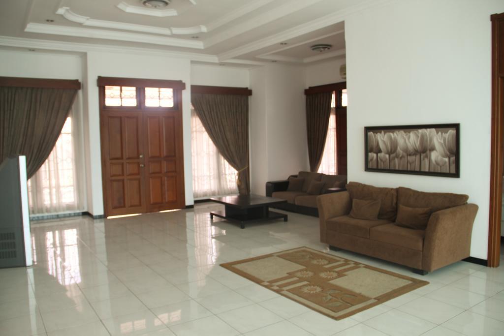 Alsalam Syariah Guesthouse Solo Extérieur photo